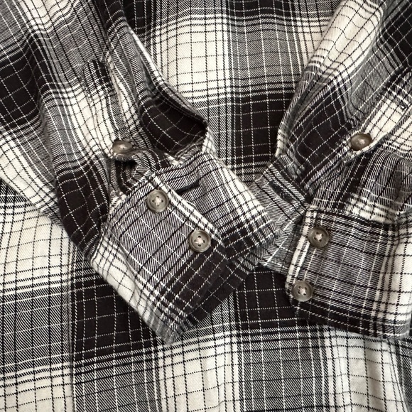 Universal Thread Women's Hi-Lo Black and White Plaid Top Long Sleeves Size XS - Picture 9 of 11